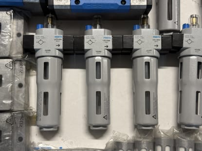 Lot of Pneumatic Accessories - Image 9