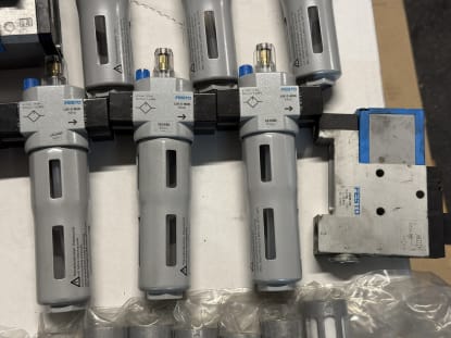 Lot of Pneumatic Accessories - Image 10