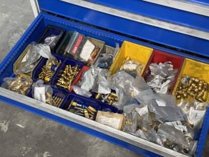 Schubladenschrank mit Inhalt - Image 19