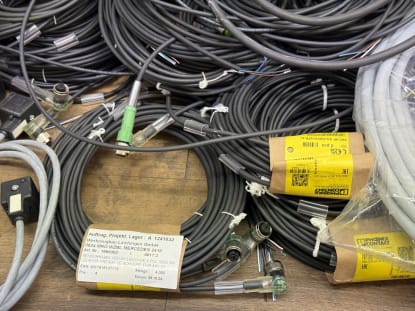 Lot of Plug Cables - Image 21