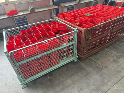 Lot of plastic boxes - Image 9