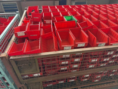 Lot of plastic boxes - Image 12