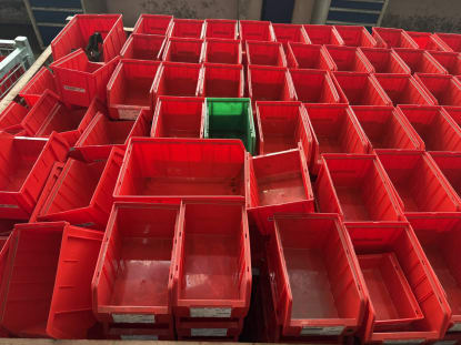 Lot of plastic boxes - Image 13