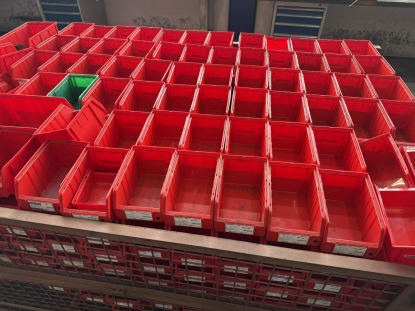 Lot of plastic boxes - Image 14