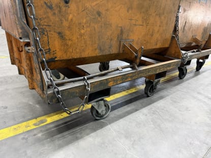 2 tipping containers - Image 8