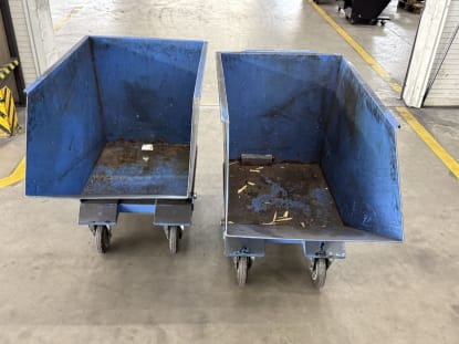 2 tipping containers - Image 2