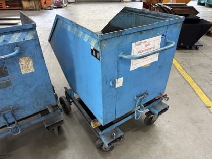2 tipping containers - Image 11