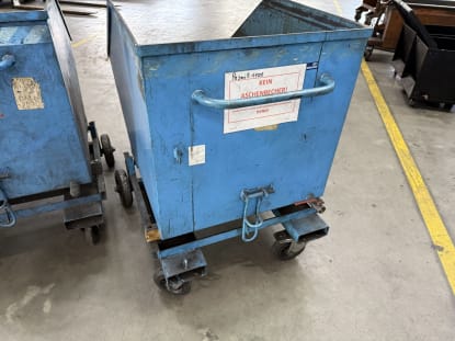 2 tipping containers - Image 14