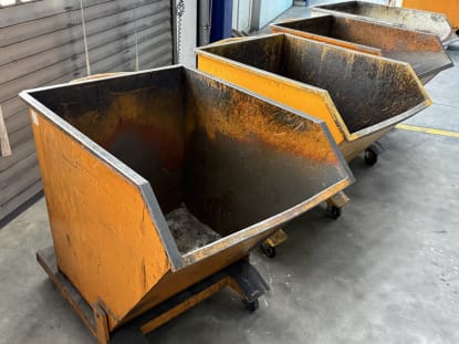 4 tipping containers - Image 8