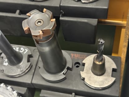 18 Stk. SK50 Werkzeugaufnahmen mit Werkzeugen - Image 11