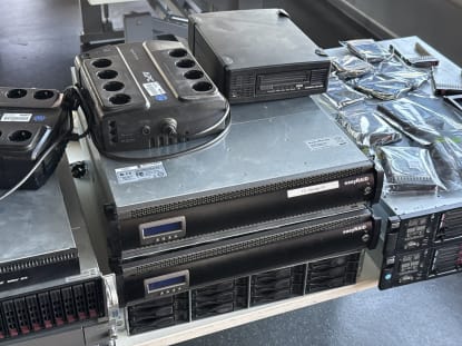 Lot of Servers and APC BackUPS - Image 7