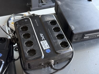 Lot of Servers and APC BackUPS - Image 8