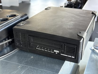 Lot of Servers and APC BackUPS - Image 9