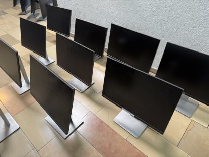 10 screens/monitors - Image 8