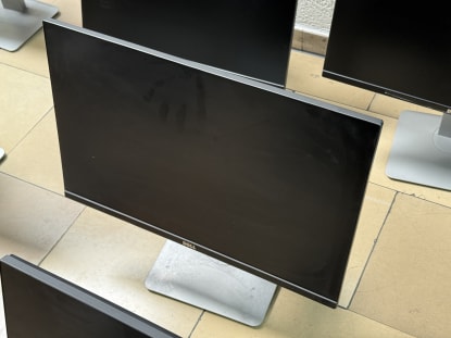 10 screens/monitors - Image 10
