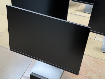 10 screens/monitors - Image 12