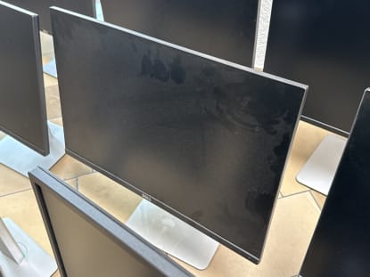 10 screens/monitors - Image 9