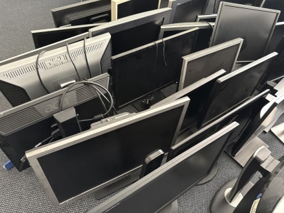 55 screens/monitors - Image 3
