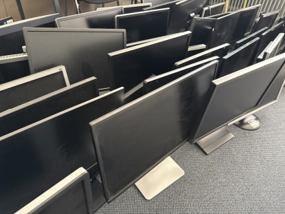 55 screens/monitors - Image 6