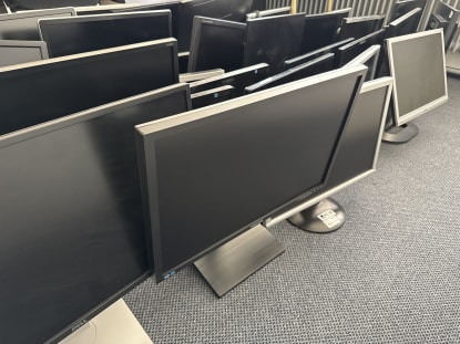 55 screens/monitors - Image 8