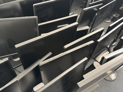 55 screens/monitors - Image 9