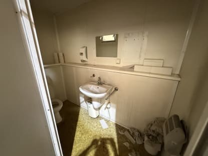 Bürocontainer und Sanitärcontainer inkl. Einrichtung - Image 4