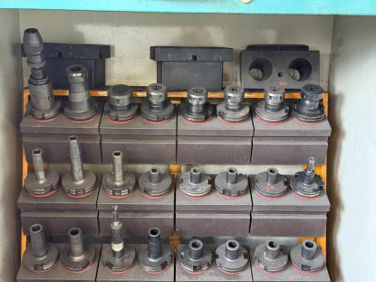 Tool cabinet with tools - Image 4