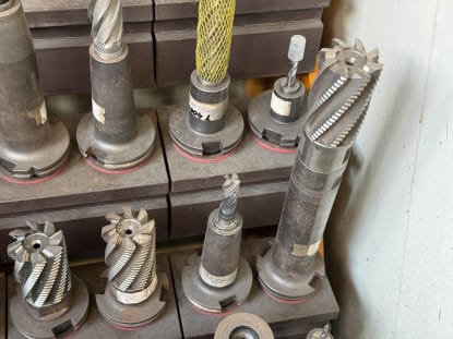 Tool cabinet with tools - Image 17