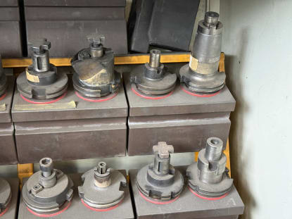 Tool cabinet with tools - Image 7