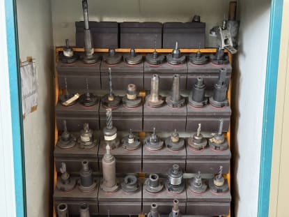 Tool cabinet with tools - Image 3