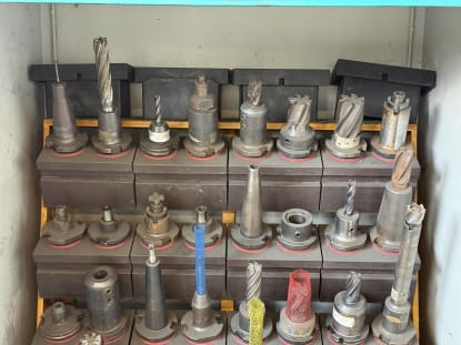 Tool cabinet with tools - Image 4