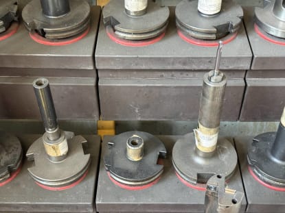 Tool cabinet with tools - Image 13