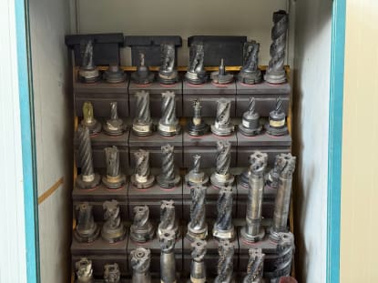 Tool cabinet with tools - Image 3