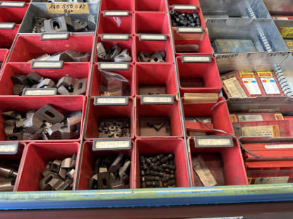 Drawer cabinet with contents - Image 9