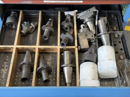 Schubladenschrank mit Inhalt - Image 34
