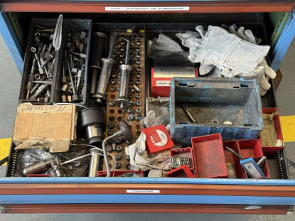 Schubladenschrank mit Inhalt - Image 45