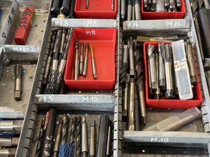 Drawer cabinet with contents - Image 6