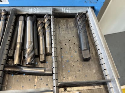 Schubladenschrank mit Inhalt - Image 11