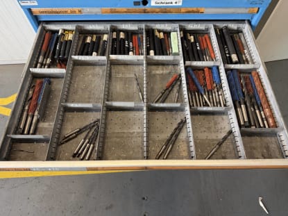 Drawer cabinet with contents - Image 13