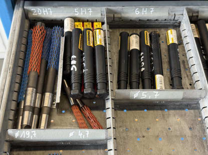 Drawer cabinet with contents - Image 16