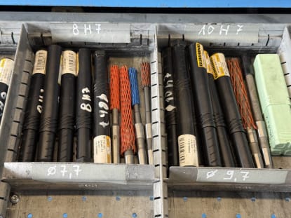Schubladenschrank mit Inhalt - Image 17