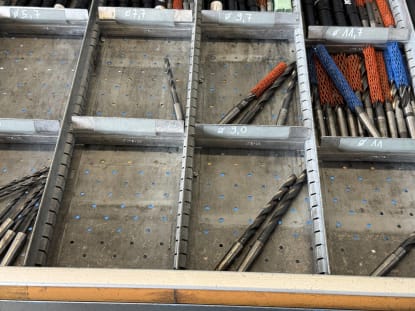 Drawer cabinet with contents - Image 18