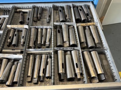 Schubladenschrank mit Inhalt - Image 26