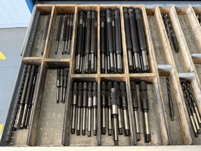 Schubladenschrank mit Inhalt - Image 28
