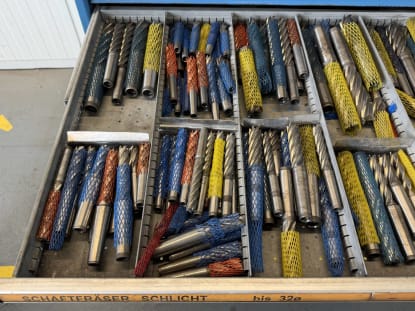 Drawer cabinet with contents - Image 31