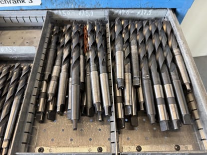 Schubladenschrank mit Werkzeugen - Image 11