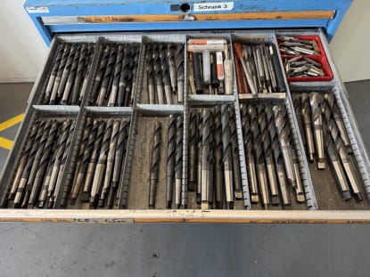 Schubladenschrank mit Werkzeugen - Image 12