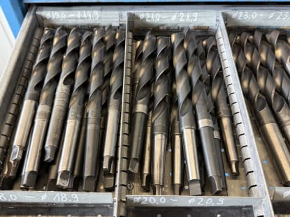 Drawer cabinet with tools - Image 14