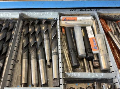 Schubladenschrank mit Werkzeugen - Image 15