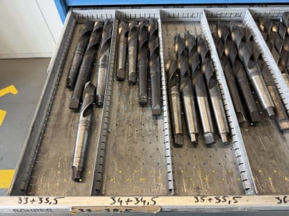 Schubladenschrank mit Werkzeugen - Image 25